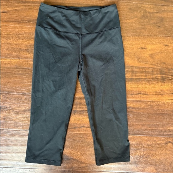 VSX Pants - Women’s Victoria’s Secret VSX capri leggings size small